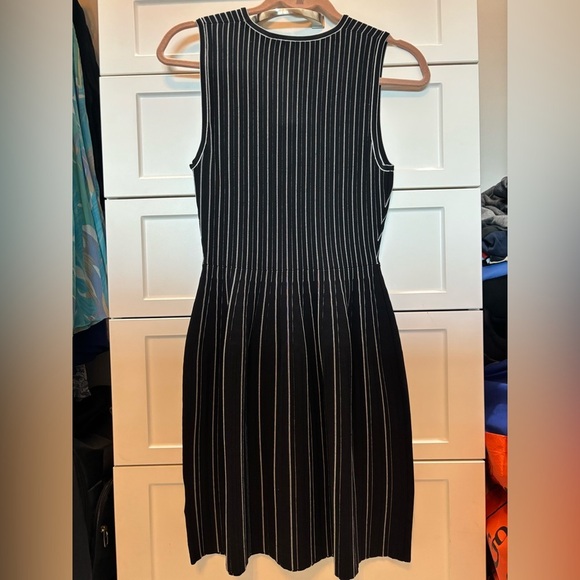 Theory Womens Black And White Striped Stretch Mini Dress Size Small $395 M426 - Picture 3 of 4